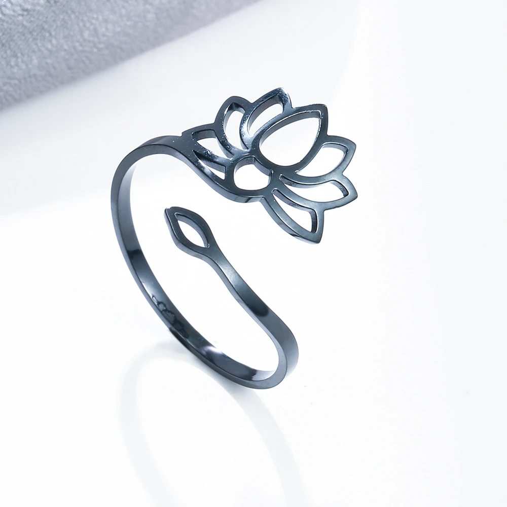 Bague fleur de Lotus noire 11€