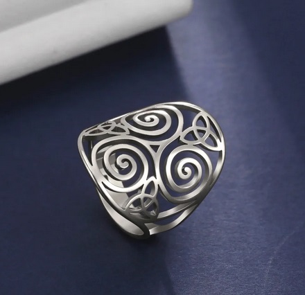 Bague Triskèle « Britt » acier 14€