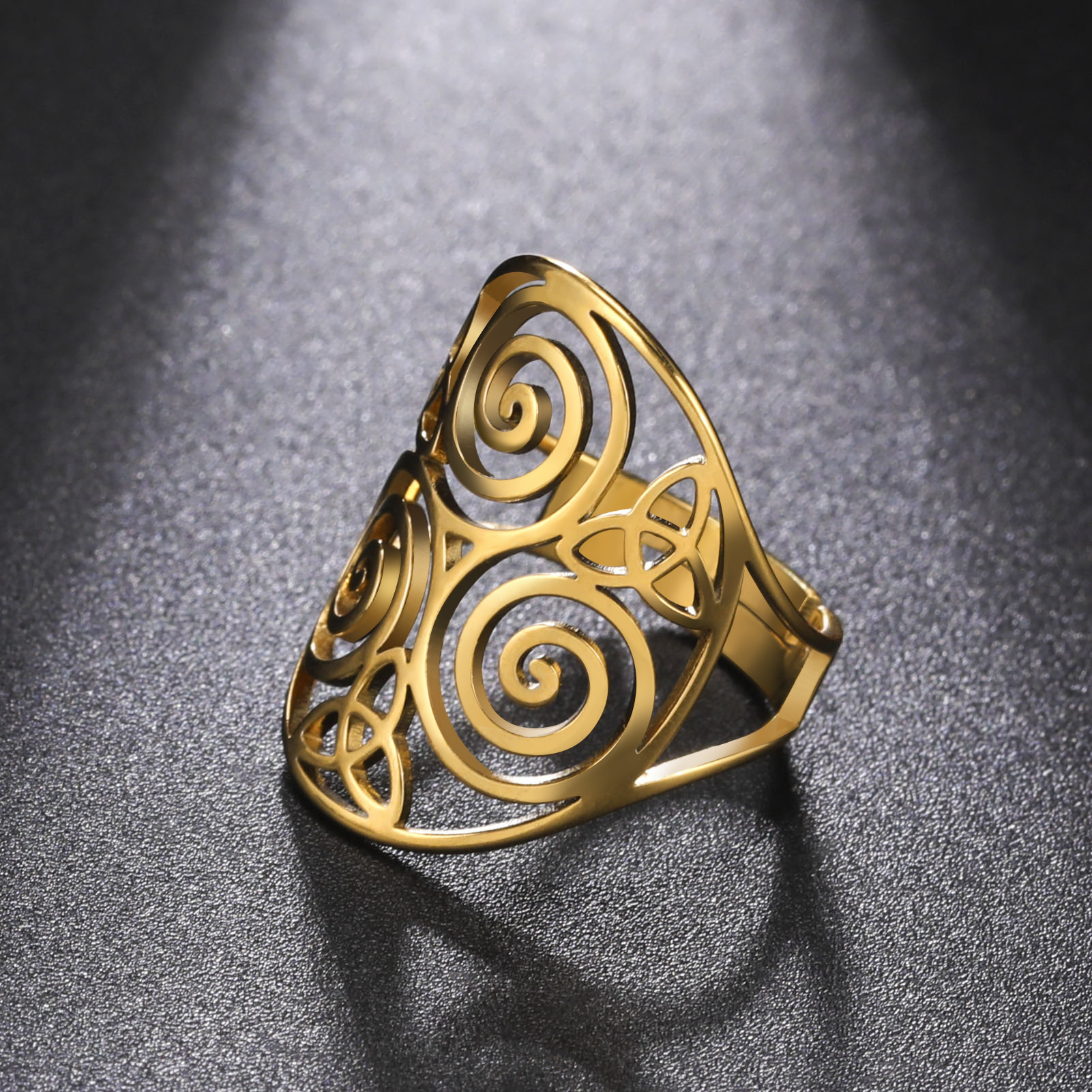 Bague Triskèle « Britt »acier doré 14€