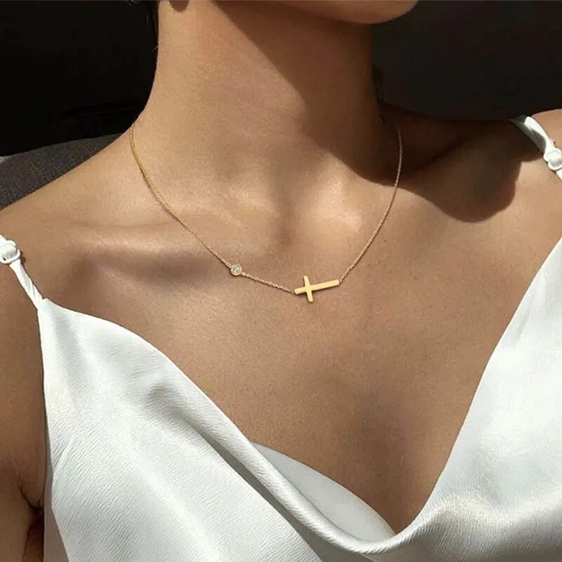 Collier croix « Alix » 17,90€